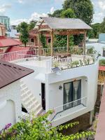 Deluxe One-Bedroom Apartment with City View