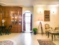 Quaint Penthouse 2BHK Apartment Kailash Hill - B&B