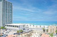 Glam 4BR Overlooking Banana Beach by HolyGuest - B&B Tel Aviv