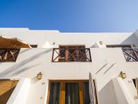 INEIKA in Corralejo - Balcony & Poolside - Chambres d’hôtes Corralejo