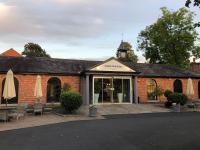 Stylish two bedroom apartment near Rookery Hall - B&B Worleston