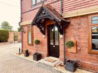 Stylish two bedroom apartment near Rookery Hall - Ferienwohnung