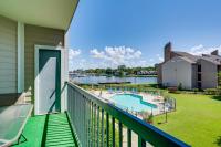 Lake Conroe Condo with Pool Access and Balcony! - Chambres d’hôtes
