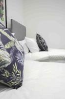 2 BDR Apt At Caledonia Luxe Stays Short Lets & Serviced Accommodation Strathaven - B&B Strathaven