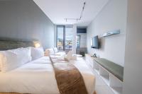 The Rose 405: Modern Studio Aprt with Rooftop Pool - B&B