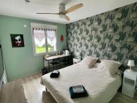 Chambre chez Delphine et Guillaume salle de bain et wc commun - B&B