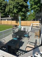 Spacious 4 BR 2BA Home with Bar and Fenced Yard - Bed and Breakfast Ironwood