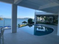 Stunning luxe 220sm villa by the sea entirely private with own pool - B&B