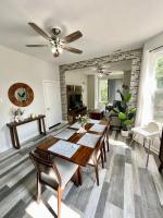 Stylish 3Bedroom Aparment w Games & Free Parking - B&B Chicago