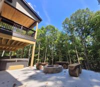 The Saige - Hot Tub, Fire Pit, and huge entertainment area - Bed and Breakfast