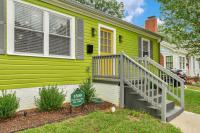 Stylish 4BR Haven: Serene Backyard and Fire Pit - B&B Charlotte