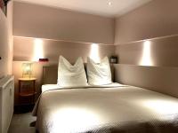 Lightplace - Boxspring - Parkplatz - Netflix - B&B