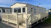 PG69 Golden Palm 8 Berth Caravan with Decking - B&B