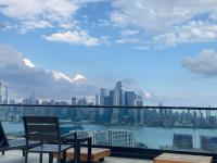 Cozy apt with City skyline rooftop - B&B