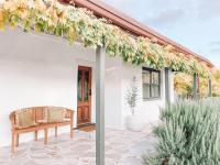 Our NEW 1940's Lovingly Renovated Cosy Cottage - Bed and Breakfast McLaren Vale