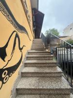 Giraffe art Ducati BLQ apartment - B&B Bologna