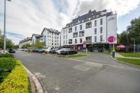 Elegancki Apartament z Parkingiem i Umeblowanym Balkonem we Wrocławiu by Noclegi Renters - Ferienwohnung