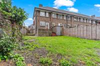 Modern 4 Bed house Ideal for Groups, Contractors near City Airport & O2 Arena, free parking & Wifi included - Ferienwohnung