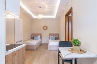 Goro's Villa 8 - Pool, Parking - Chambres d’hôtes