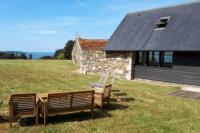 Large farmhouse with garden and sea view for 8 people - Chambres d'hôtes Locquénolé