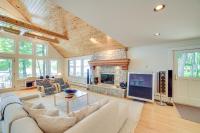 Lakefront Michigan Retreat with Private Dock - Chambres d’hôtes Channing