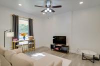 Walk to Churchill Downs Central Louisville Home! - B&B
