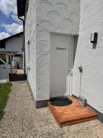 IV Apartment 12 Personen - Monteurzimmer - Ferienwohnung - Kronwieden - B&B Loiching