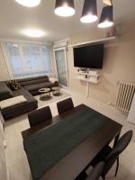 Appartement met 1 Slaapkamer, Balkon en Uitzicht op de Stad