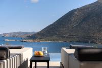 Cueva Villa III, with Pool, SeaViews & walk to Sea 