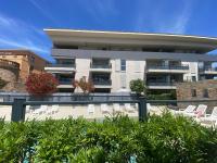 Spacieux appartement avec jardin dans résidence de grand standing avec piscine - B&B Sanary-sur-Mer