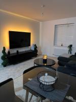 Modern and Cozy private room in New 2-Bed Apartment - Bed and Breakfast Northfleet