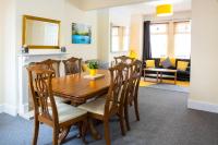 Newly Launched 3 Bedroom House with Free Parking - B&B Litherland