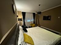 Prishtina Escape Apartments - Heart Of City - Bed and Breakfast