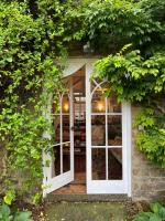 Charming Old Schoolroom - Ferienwohnung