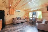 Riverfront Cabin Near Yellowstone Lake State Park - B&B Blanchardville