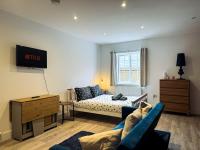 Walking Distance To Central Maidstone Book Now - B&B