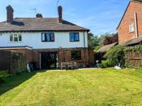 New! Double Driveway, Large Garden Sleeps 4 Book Now! - B&B