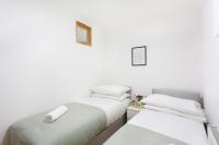 Chambre Lits Jumeaux avec Salle de Bains Commune