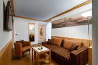 Three-Bedroom Apartment (6 Adults) with Balcony