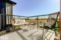 Modern Retreat - 3 King Beds - Garage - WiFi - Sleeps 10 - B&B Edmonton