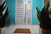 Trinitarias House Piscina karaoke Bar wifi - B&B Salinas