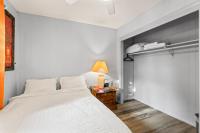 Simple And Orange Deluxe - B&B Anchorage