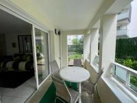 3 chambres, métro tram à 50 m, double parking privé ! - Bed and Breakfast
