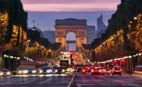 1min Walk From Champs Elysées - Avenue Montaigne - AC - Self-Checkin - Working Desk - B&B