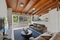 Charming 4BR House w Pool and Parking near Sunnybank - B&B