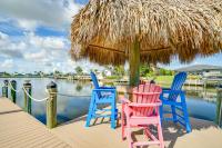 Canal-Front Outdoor Space Home in Cape Coral - B&B