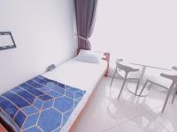 Single Room with Shared Toilet