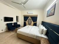 Deluxe Double Room (2 Adults + 1 Child)