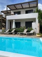 Villa Mouria private villa just 200m from the sea - B&B Pogoniá