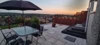 3BD House with Stunning views of the Sea and Gower - B&B